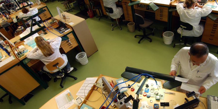 Für die Angestellten in der Uhrenindustrie bleiben auch die Aussichten für 2026 unsicher. (Archivbild).
