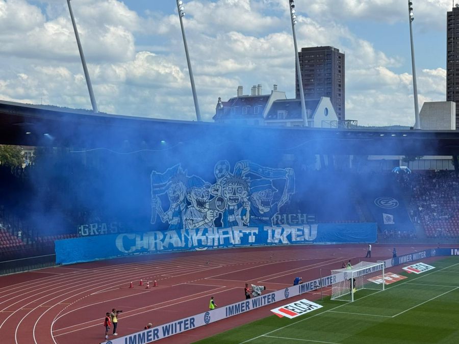 Die Fans von GC sorgen für blaue Farbe im Letzigrund.