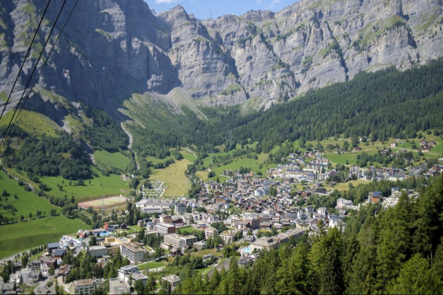 Die im Tal wartende Ehefrau machte sich Sorgen und rief den Notruf, eine Rettungsorganisation wurde aufgeboten.