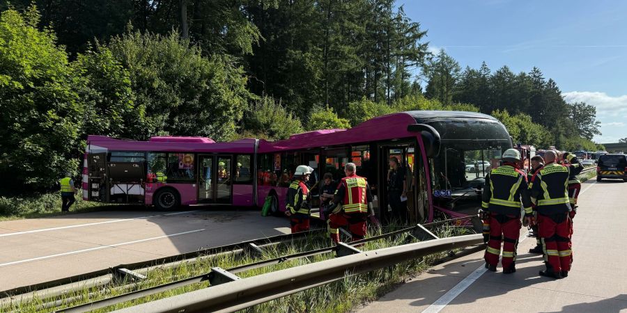Die A24 war wegen des Unfalls in Richtung Hamburg voll gesperrt.