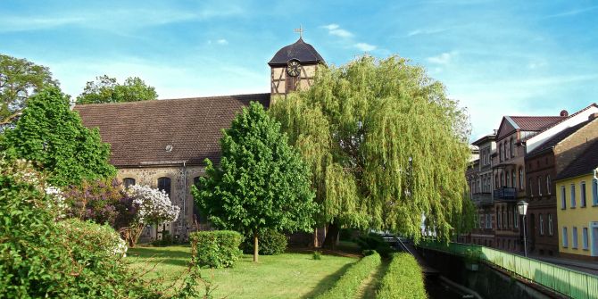 Kirche Park Altstadt Grün
