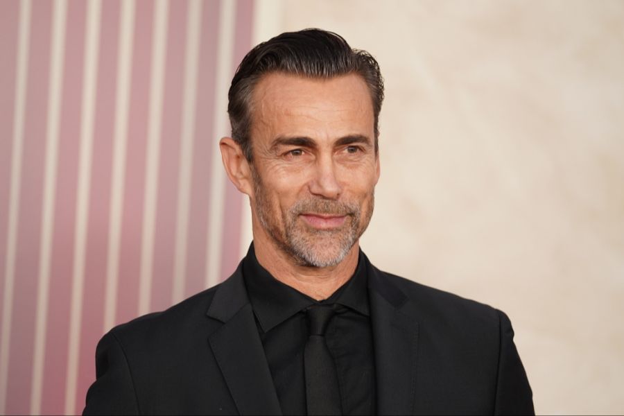 Daniel Bernhardt