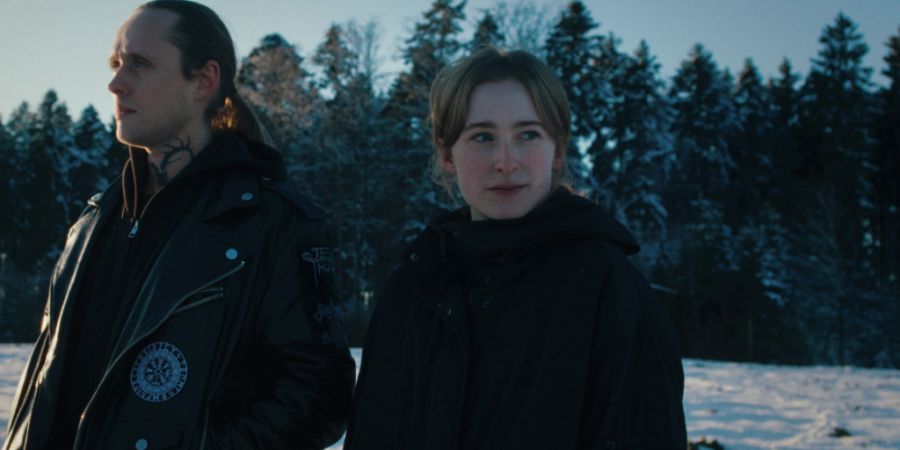 Luana (Selma Kopp) ist im Film «Wolves» fasziniert von der Welt des Black Metal und verliebt sich in den Sänger Wiktor (Bartosz Bielenia).