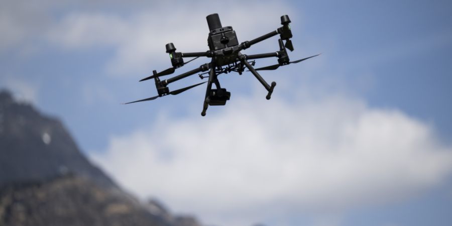 In Situationen unterhalb der Kriegsschwelle ist unklar, wer in der Schweiz für die Neutralisierung von Objekten wie Drohnen zuständig ist. (Archivbild)
