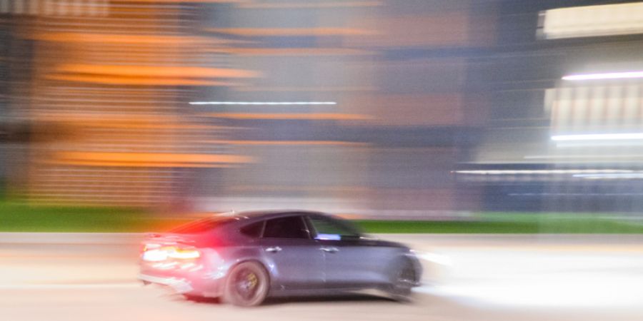 Die Polizei Kanton Solothurn hat einem 21-jährigen Raser den Führerausweis abgenommen. (Symbolbild)