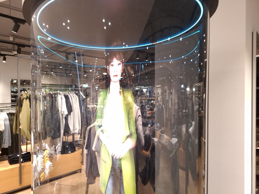 «Emilia» ist darauf trainiert, immer die richtige Antwort zu geben. Ansonsten verweist sie auf die Mitarbeitenden.