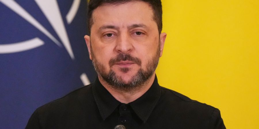 Wolodymyr Selenskyj, Präsident der Ukraine, nimmt an einer gemeinsamen Pressekonferenz mit Nato-Generalsekretär Rutte teil. Foto: Sergei Grits/AP/dpa