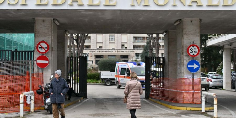 Außenansicht des Monaldi-Krankenhauses, in dem einem Kind ein beschädigtes Herz transplantiert wurde. Foto: Felice De Martino/IPA via ZUMA Press/dpa