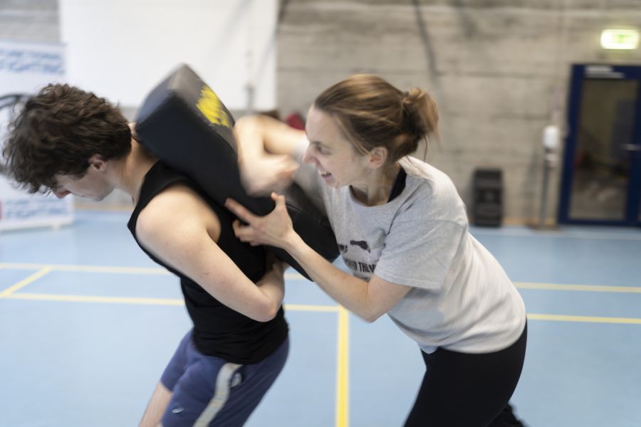 Frauen dürfen an der Uni Basel an einem Selbstverteidigungskurs teilnehmen. (Symbolbild)
