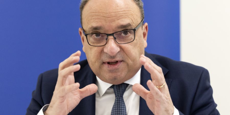 Der Aargauer Regierungsrat Markus Dieth (Mitte) hat eine Untersuchung des Problems in Auftrag gegeben. (Archivbild)