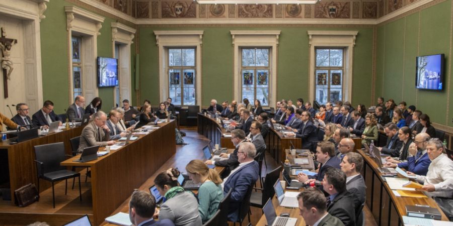 Der Zuger Kantonsrat hat 14,8 Millionen Franken gesprochen für eine Sanierung der Schochenmühlestrasse im Abschnitt Lorze-Steinhauserstrasse. (Symbolbild)