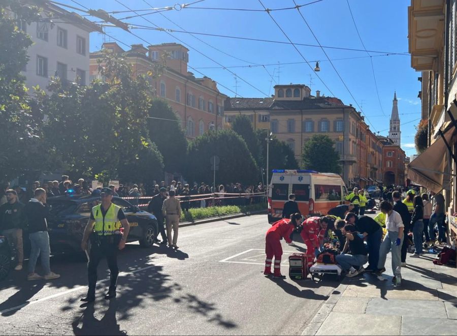 Auch eine deutsche Touristin ist unter den Verletzten nach der Auto-Attacke in Modena.