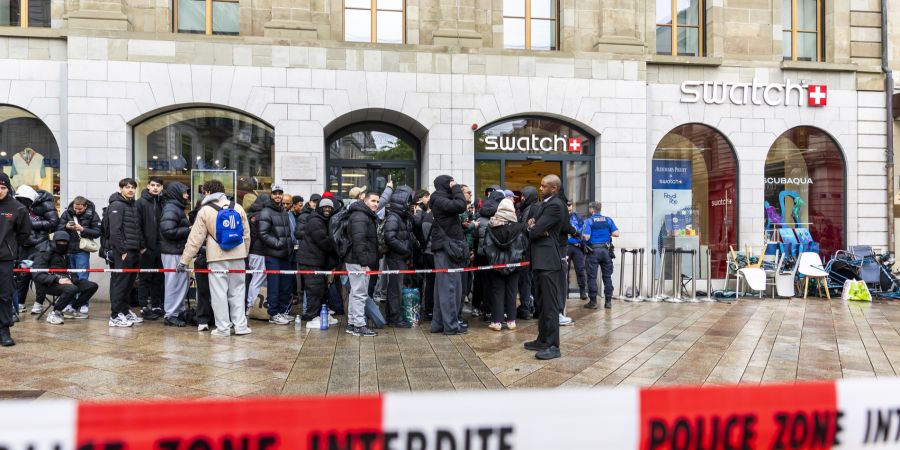 Der Andrang auf Swatch-Filialen am Samstag war riesig.