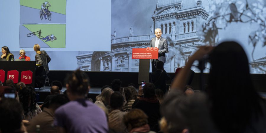 Will sich selber keinen Stock in die Speichen stecken: SP-Bundesrat Beat Jans anlässlich des Parteitags im Bieler Kongresshaus.