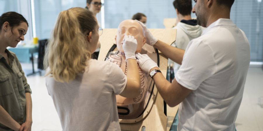 Der Kanton Zürich erhöht die Studienplätze für angehende Ärztinnen und Ärzte. (Symbolbild)