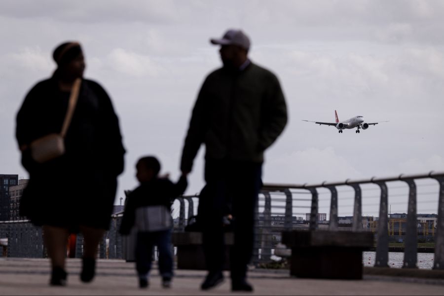 Während die Fluggesellschaft Swiss auf einigen Strecken eine Zunahme von Buchungen feststellt, spürt die Airline Edelweiss kaum Veränderungen.