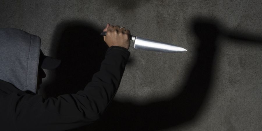 Ein Mann soll seinen Vater in dessen Zuhause in Gachnang TG mit mehreren Messerstichen getötet haben. (Symbolbild)