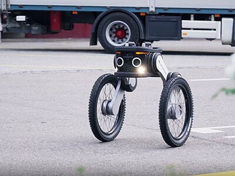 Securitas setzt auf fahrende Roboter, die nachts Firmengelände kontrollieren und über Live-Bild und -Audio Meldungen an die Einsatzzentrale absetzen können.