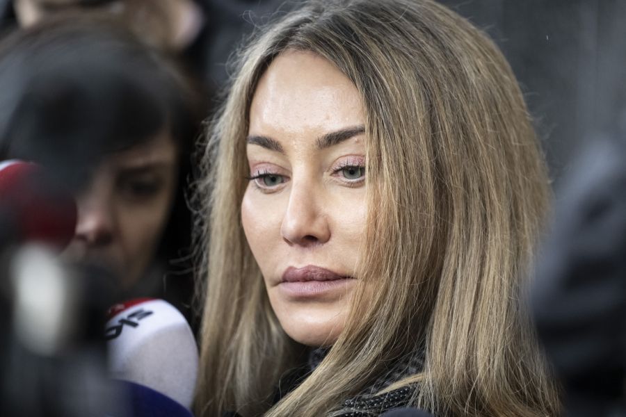 Wochen nach der Beerdigung entdeckte die Mutter (im Bild zu sehen) von Opfer Trystan ein neues Grabloch vor dem Grab ihres Sohnes.