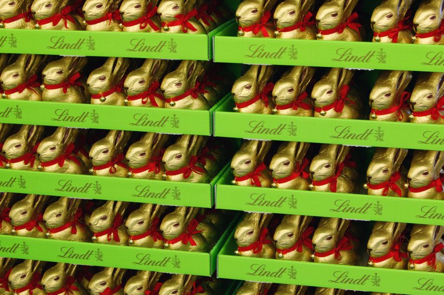 Migros und Coop bemerken keinen Rückgang bei der Schoggihasen-Nachfrage.