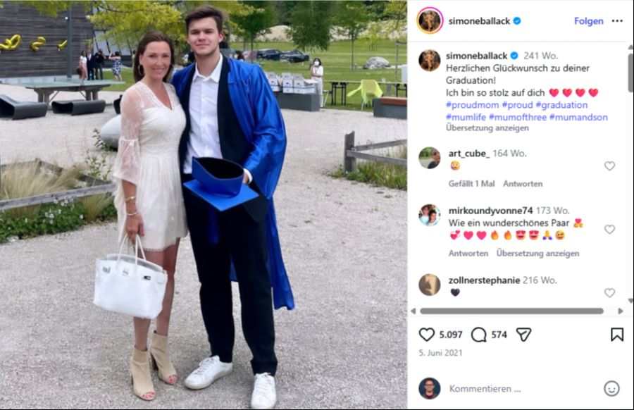 Die Kette nimmt sie jetzt auch mit ins Dschungelcamp, um ihren Sohn in Australien ganz nahe zu haben.