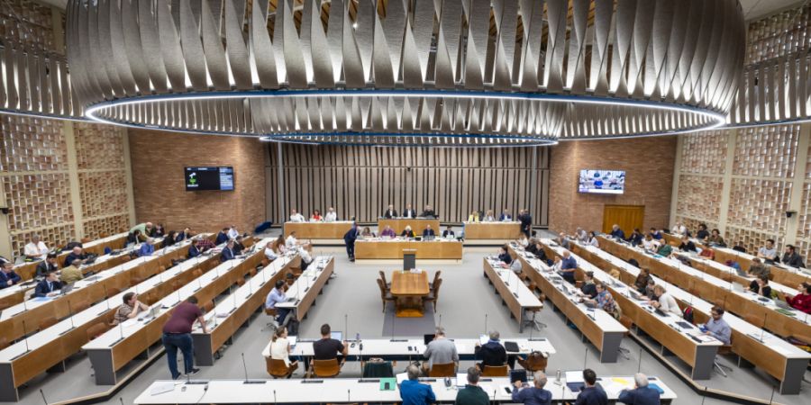 Das Stadtzürcher Parlament genehmigte am Mittwoch mehrere Millionen Franken für Umbauten auf der Josefwiese, unter anderem für die Sanierung des Planschbeckens. (Symbolbild)