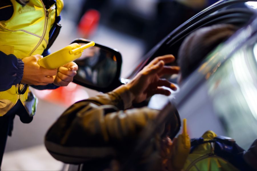 Die Aargauer Polizei entdeckte während einer Kontrolle Drogen im Auto eines Fahrers. (Symbolbild)