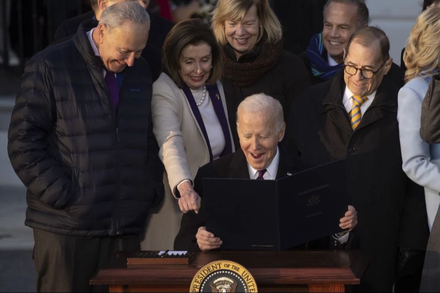 Die ehemalige Sprecherin des Repräsentantenhauses, Nancy Pelosi, vermeidet ein klares Statement für oder gegen Biden.