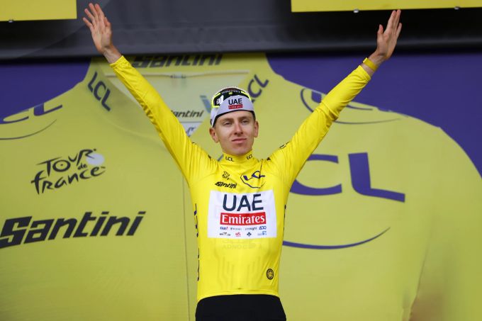 Tadej Pogacar aus Slowenien führt die Tour de France 2024 auch nach 13 Etappen an. Tour de France