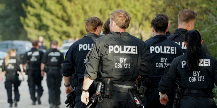 Die Polizei ist in der Nähe des Münchener Flughafens im Einsatz, nachdem ein mutmaßlicher Puma gesichtet worden ist. Am späten Dienstagabend hatte ein Jäger den Angaben zufolge mit...