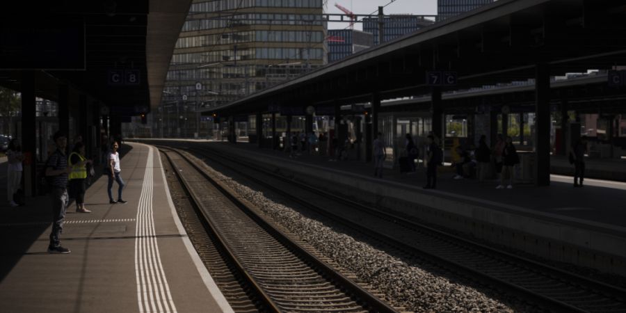 Ein Mann warf am Dienstagnachmittag im Bahnhof Oerlikon einen Brandsatz. (Archivbild)