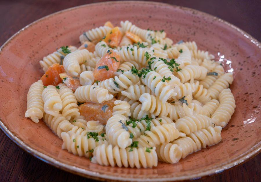 Mmhhh, lecker! Der Flüsterer bestellte Fusilli mit Kürbisstücken.