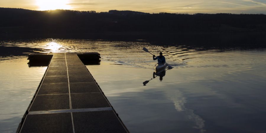 Ein Kajakfahrer wurde gebüsst, weil er betrunken und ohne Licht auf dem Bodensee unterwegs war. (Symbolbild)