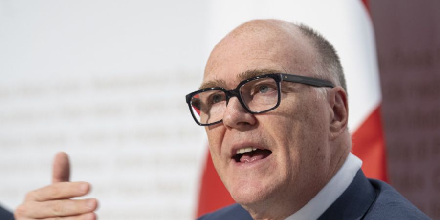 Bundesrat Martin Pfister ist nach eigenen Angaben weiterhin «bereit und entschlossen» das krisengeplagte Verteidigungsdepartement zu führen.