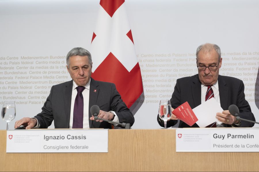 Ignazio Cassis und Guy Parmelin traten am Sonntagnachmittag vor die Medie.