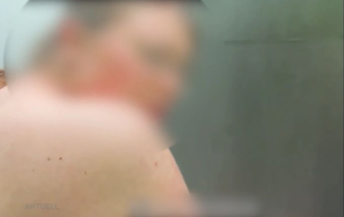 Auf dem Männer-WC der Schweizer Hochschule in Windisch hat das Pornosternchen Lina Love einen Sex-Film gedreht. Windisch