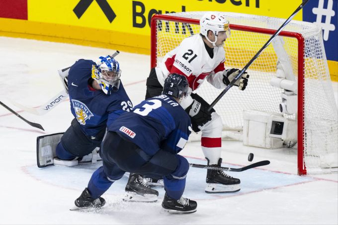 Kevin Fiala feiert das Tor zum 1:0 für die Schweiz gegen Finnland an der Eishockey-WM. Schweiz Finnland Eishockey-WM Fiala