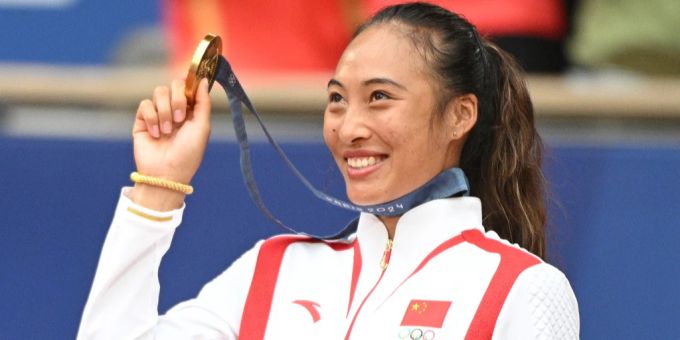 Olympia 2024: Zheng Qinwen gewinnt als erste Chinesin Olympiagold im Tennis. Zheng Qinwen Olympia 2024