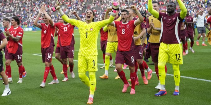 Die Schweizer Nati-Helden stehen an der EM 2024 im Viertelfinal – und stürzen Italien ins Tal der Tränen. Schweizer Nati EM 2024