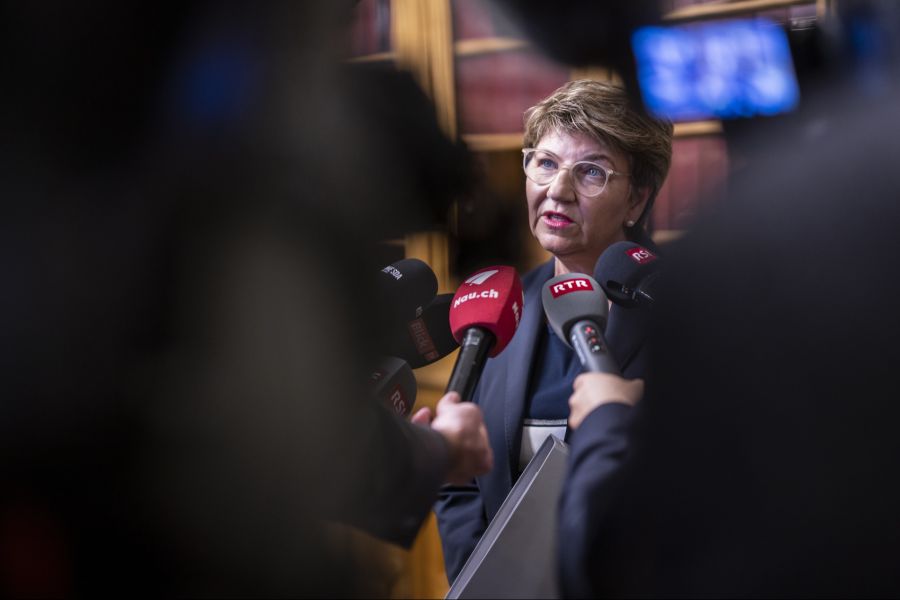 Zudem informierte Viola Amherd den Gesamtbundesrat erst sehr spät über sich abzeichnende Mehrkosten.