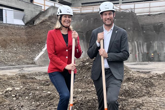 Stadträtin Eliane Birchmeier und Stadtrat Etienne Schumpf anlässlich des Spatenstichs zur Erweiterung der Schulanlage Loreto.
