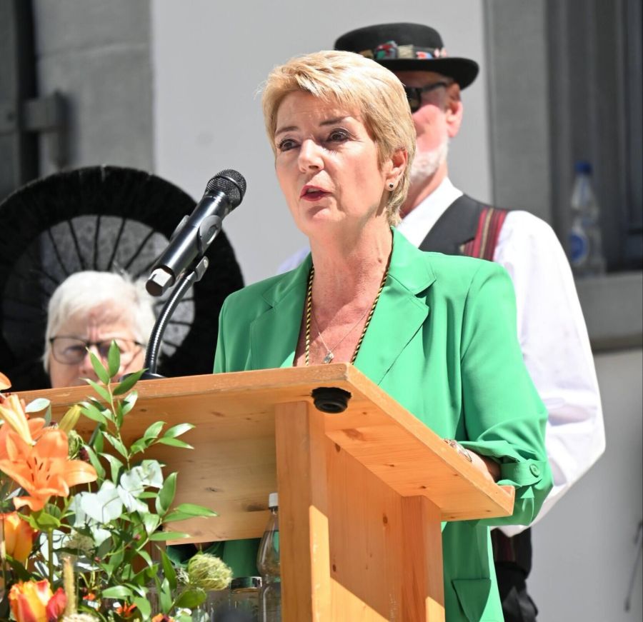 Bundesrätin Karin Keller-Sutter würdigte die Bedeutung des Hofs zu Wil als historisches Wahrzeichen und lebendigen Begegnungsort.