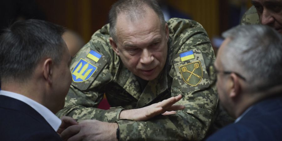 HANDOUT - Auf diesem vom Pressedienst des ukrainischen Präsidenten via AP zur Verfügung gestellten Foto spricht der Oberbefehlshaber der ukrainischen Streitkräfte, General Oleksandr ...
