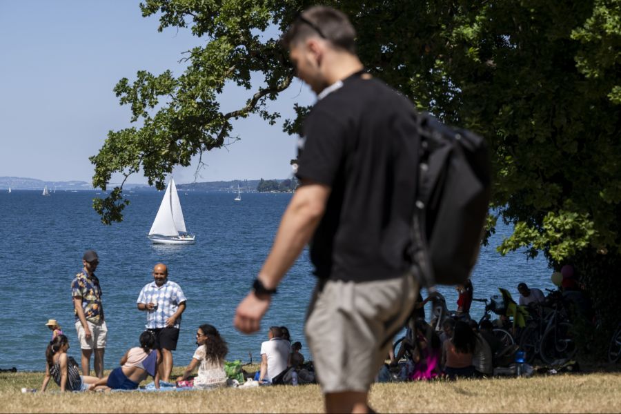 Die Schweiz schwitzt weiter: Die Trockenheit verschärft sich – immer mehr Regionen rufen zum Wassersparen auf. (Symbolbild)