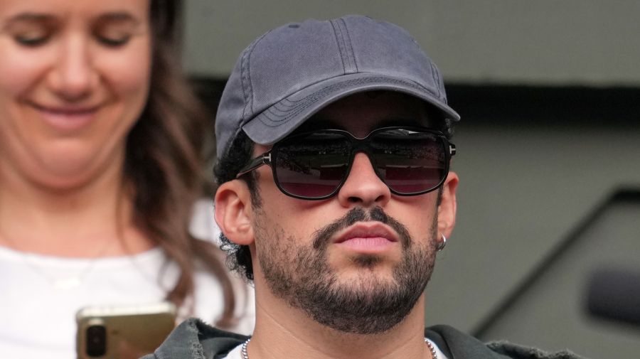 Bad Bunny sass in der Spielerbox von Djokovic. Erst zwei Tage zuvor war der Serbe bei dessen Konzert in London selbst auf der Bühne gestanden.