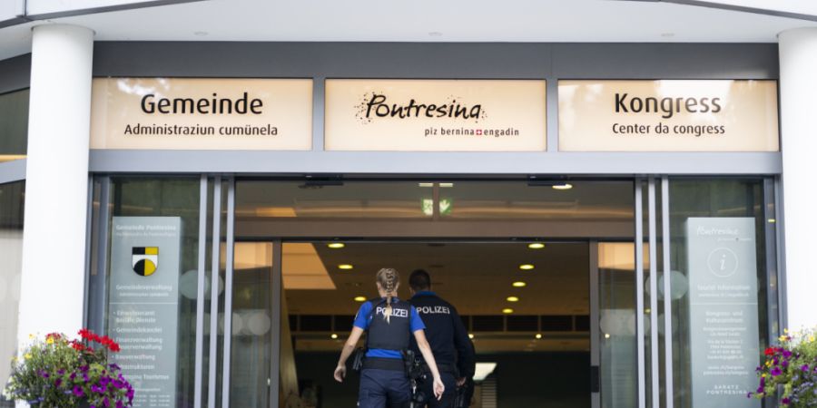 In Pontresina läuft seit Montag der Prozess gegen fünf Angeklagte. Ihnen wird im Zusammenhang mit dem Bergsturz am Piz Cengalo mit acht Todesopfern mehrfache fahrlässige Tötung vorg...