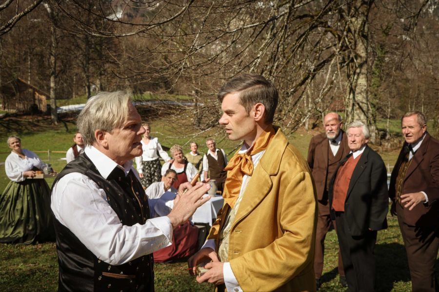 Die beiden Schauspieler Daniel Bill (l.) und Reto Stalder stehen als Peter Zybach und Karl-Wilhelm Brandmeier im Stück «Akte Zybach» gemeinsam auf der Bühne.
