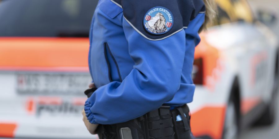 Nach Angaben der Walliser Kantonspolizei gab es beim Brand einer Schreinerei in Savièse keine Verletzten. (Symbolbild)