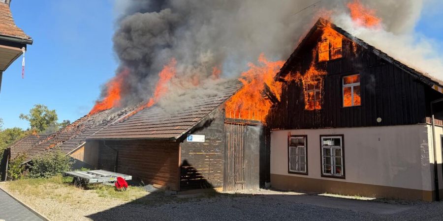 Auch das angrenzende Lagergebäude wurde in Mitleidenschaft gezogen.