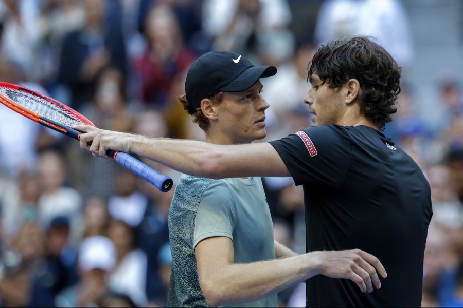 In den letzten 21 Jahren stand dreimal ein Amerikaner im Final der US Open. Taylor Fritz (r) verlor 2024 gegen Jannik Sinner.